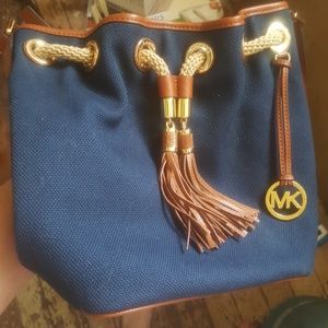 Michael kors navy handbag brand new, never used.